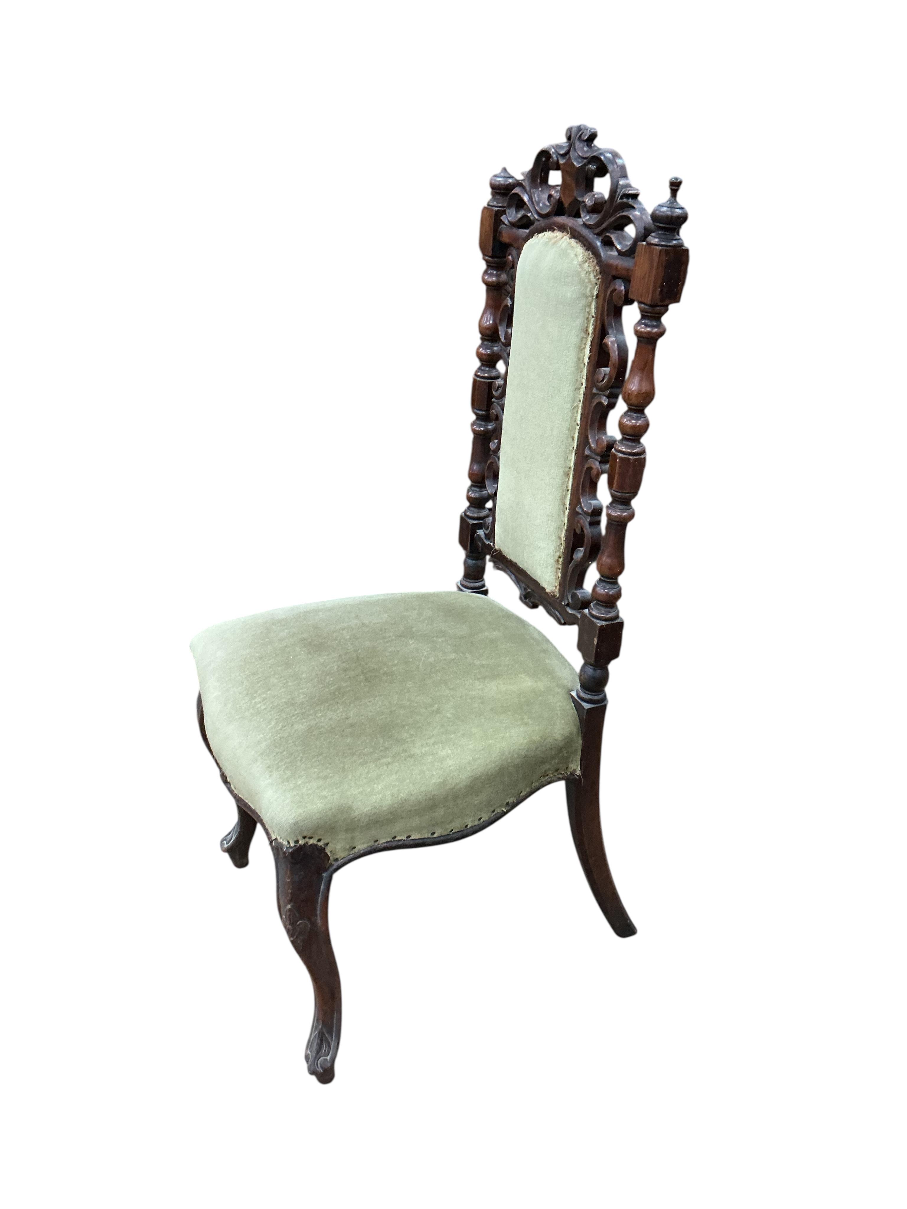 A pair of Victorian carved walnut side chairs, width 46cm, depth 40cm, height 98cm